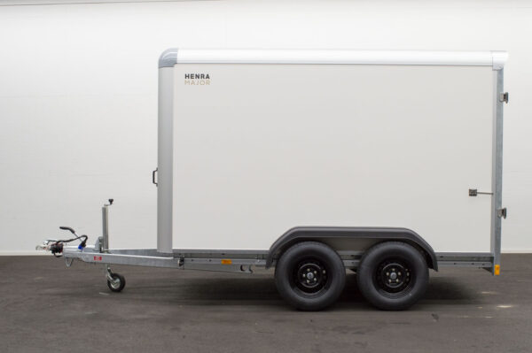 Henra gesloten bakwagen 315x138x190 2000Kg